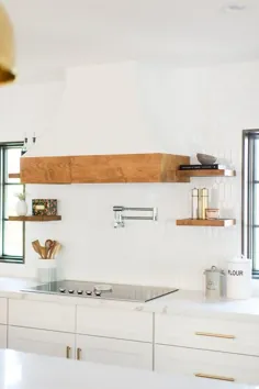 هود محدوده قفسه های چوبی شناور کوچک - انتقالی - آشپزخانه