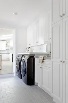 اتاق لباسشویی به سبک گالی سفید با واشر و خشک کن بار جلو - انتقالی - اتاق لباسشویی