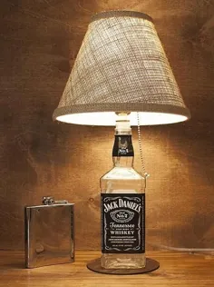 ایده های روشنایی غار DIY Man: لامپ های بطری نوشیدنی Jack Daniel’s