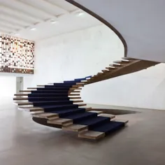 لذت بصری در اینستاگرام: "پلکان مارپیچی کاخ Itamaraty که توسط اسکار نیمایر طراحی شده است"