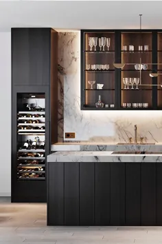 dunkle Küche |  Kücheninsel aus weißem Marmor |  Küchenfronten aus dunklem Holz