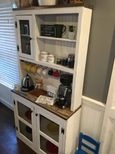 Finnley Stepback Farmhouse Hutch - حمل و نقل رایگان