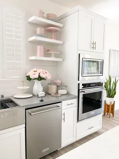 قفسه های شناور سفید + دکوراسیون آشپزخانه - ریز و براق شیک