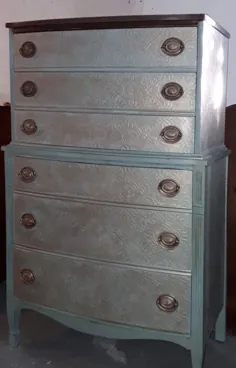 Vintage Dresser با استفاده از کاغذ دیواری بافتی دوباره انجام شد ...