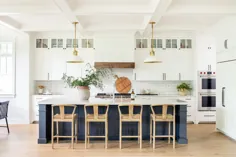 یک طراح وظیفه داشت خانه ای را در ساحل هرموسا ، کالیفرنیا ، به یک خانه خانوادگی سبک و روشن تبدیل کند.