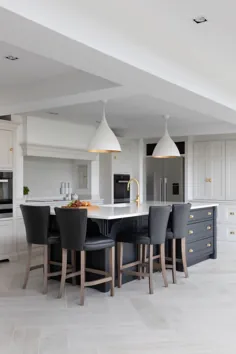 طرح آشپزخانه کلاسیک مدرن سیاه + سفید