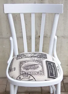 صندلی سفید با پارچه پست هوایی