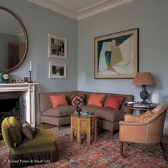 سیبیل Colefax و جان فاولر در اینستاگرام: "اتاق نشیمن آپارتمان خود راجر جونز در لندن.  ویترینی برای جزئیات معماری ، حس رنگ درخشان و دانش تخصصی of "
