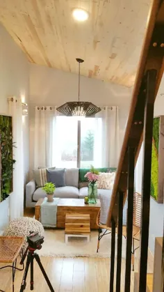 دو خانه کوچک و اتاق آفتاب در فضای باز در یک خانه خانوادگی ترکیب می شوند