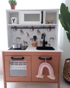Janina Cruz در اینستاگرام: “De Ikea keuken kregen de meisjess als cadeau van oma en opa.  زو توف ...