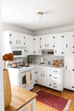 آشپزخانه قبل و بعد از آن: چگونه من کابینت های آشپزخانه خود را سفید رنگ کردم · جوانب مثبت + معایب Steffy