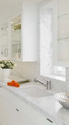 Great White: یک آپارتمان کاملاً سفید در Nob Hill توسط Matthew MacCaul Turner زیبایی محدودیت ، اصلاح و ویرایش های استثنایی را جشن می گیرد