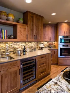 کابینت های آشپزخانه چوبی سنتی و کاشی موزاییکی Backsplash