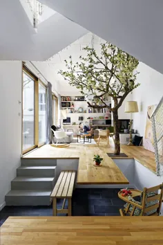 طبقه چوب سخت آپارتمان مدرن پاریسی به طور یکپارچه میز آشپزخانه دو برابر می شود