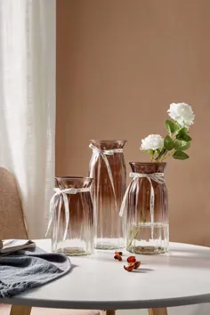 گلدان شیشه ای خاکستری اسپری شده با روبان ابریشمی