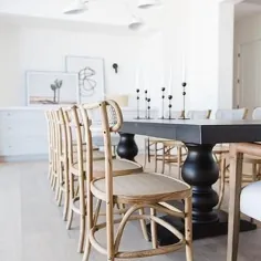سخت افزار ترمیم میز ناهار خوری چوبی اصلاح شده با صندلی های پارچه ای سفید - انتقالی - اتاق ناهار خوری