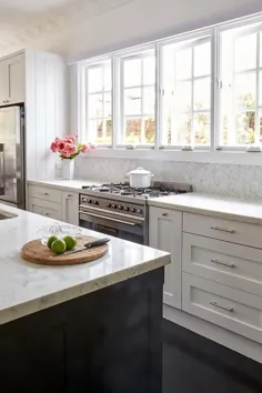 آشپزخانه سنگ مرمر خاکستری خاکستری Backsplash - انتقالی - آشپزخانه