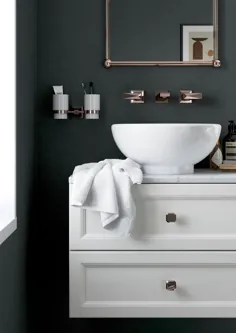 واحدهای آویز دیواری را انتخاب کنید تا چرخشی مدرن را به یک دستشویی سنتی وارد کنید