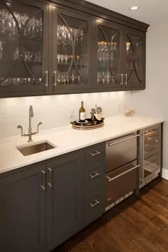 کابینت های جلویی شیشه ای با تر و تمیز گرفتگی - انتقالی - آشپزخانه