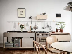 این ظاهر را سرقت کنید: ذخیره سازی هوشمند در یک آشپزخانه سوئدی - Remodelista