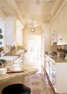 این آشپزخانه های سفید هر چیزی غیر از کسل کننده هستند
