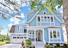 نمای سایدینگ خانه آبی با تزئینات سفید - تعداد زیادی عکس و ایده!