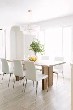 میز ناهار خوری گردوی جامد طبیعی مونارچ با صندلی های غذاخوری سفید - انتقالی - اتاق ناهار خوری