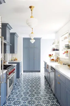 گرسنه به ایده های رنگ آشپزخانه؟  این فضاهای آبی و سفید با رضایت خاطر تضمین می شوند. |  Hunker