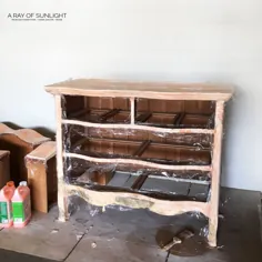 ساده ترین راه برای پاک کردن رنگ از مبلمان چوبی قدیمی شما
