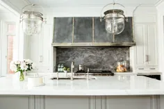 خاکستری تیره هود محدوده فرانسوی با پشت سیاه و سفید سنگ مشکی - انتقالی - آشپزخانه