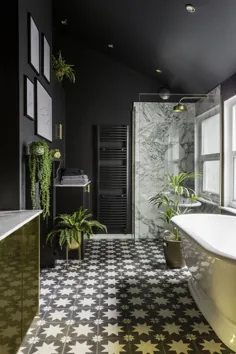 این حمام مشکی و طلایی باعث می شود که شما بلافاصله بخواهید دوباره تزئین کنید
