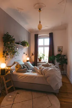 تغییر شکل اتاق خواب - چگونه رنگ دیوار می تواند کل ظاهر را تغییر دهد