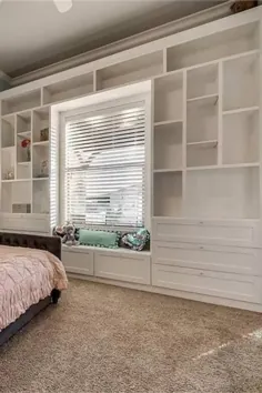 فضای ذخیره سازی اتاق خواب: کابینت بزرگ کلاسیک سفید با قفسه ها و حباب های ساخته شده