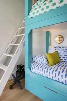 تخت های دو طبقه آبی با نردبان سفید - کلبه - اتاق پسران