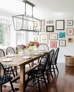 میز ناهار خوری با کفش چوبی مصنوعی اصلاح شده با صندلی های اسپیندل چوبی مشکی - کلبه - اتاق ناهار خوری