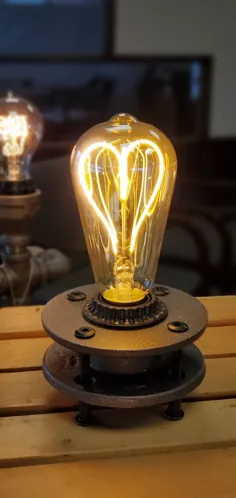 ایده های روز ولنتاین برای عزیز شما!  لامپ لوله آهنی با یک لامپ LED قلب منحصر به فرد.