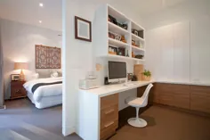 کابینت های چوبی گرمایشی را به دفتر خانه با رنگ سفید در کنار اتاق خواب اصلی - Decoist