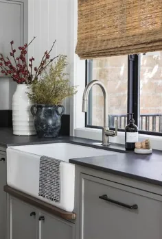 کابینت های خاکستری استیل با سینک ظرفشویی - کلبه - آشپزخانه