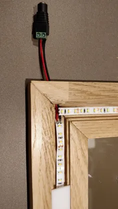 آینه غرور مدرن چوب و LED