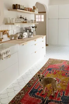 چگونه یک طراح آشپزخانه دهه 80 را به پناهگاهی متصل به بقیه خانه تبدیل کرد