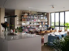 یک آپارتمان پر از نور و کتاب در یک کارخانه پیشین سیگار کشیدن - House-Diaries.com