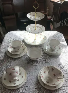 مجموعه چای نامناسب Pretty Vintage China و پایه کیک 3 طبقه جوانه های گل رز صورتی • 28.00 .00