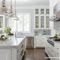کابینت های سفید KItchen با لوازم استیل ضدزنگ - انتقالی - آشپزخانه - طرح همپتون