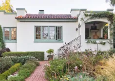 Curb Appeal: A Paint Makeover for a Stucco House، California California - Gardenista