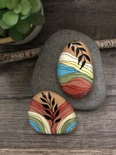نقاشی رنگارنگ روی سنگ‌ها