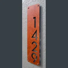 شماره های خانه عمودی مدرن: پلاک آدرس افست عمودی شماره های مدرن خانه های سفارشی در فولاد زنگ زده