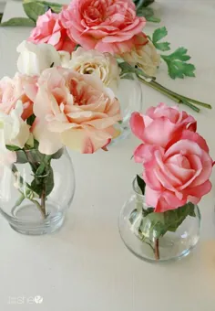 با گلدان های شفاف ، تنظیمات گل ابریشم "واقعی" ایجاد کنید
