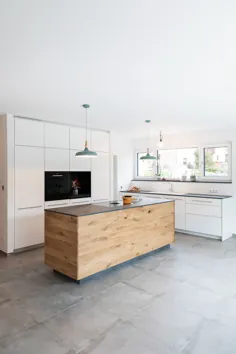 بلوک آشپزخانه |  آشپزخانه مدرن |  چوب واقعی |  آشپزخانه نجار |  آشپزخانه طراح |  سقف بلند |  تمیز