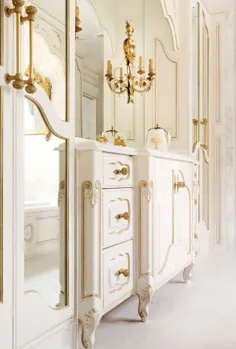 حمام فرانسوی سفید و طلایی با کابینت های آینه دار - فرانسوی - حمام