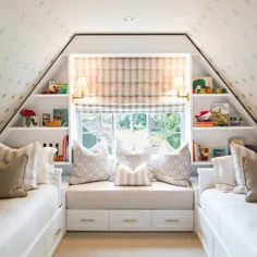 آیا می توانید تعداد چند تختخواب را که این اتاق خواب کوچک دارای مهمان است ، شمارش کنید؟